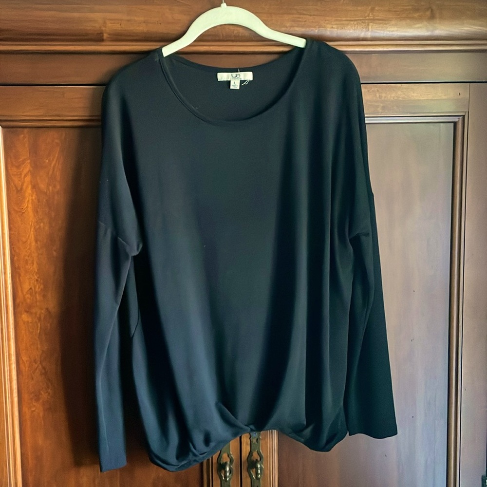 Ya Los Angeles Black Relaxed Long Sleeve Blouse